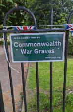 Sign indicating Commonwealth War Graves are present in this cemetery.